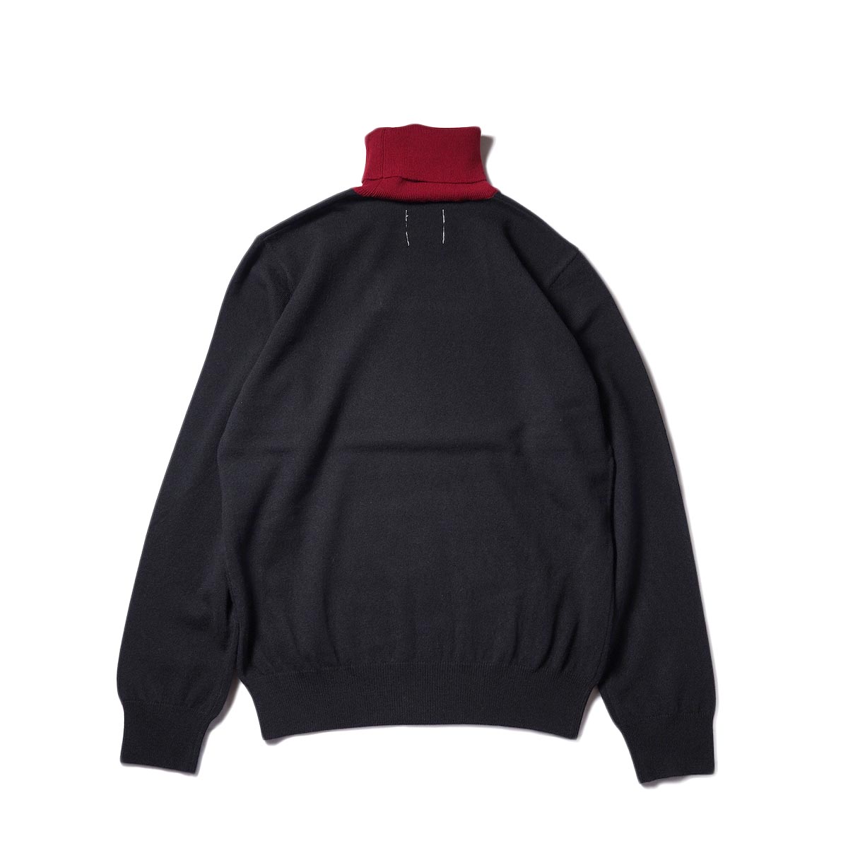 The Soloist / sk.0007AW22 turtle neck sweater. (Black×Red)背面