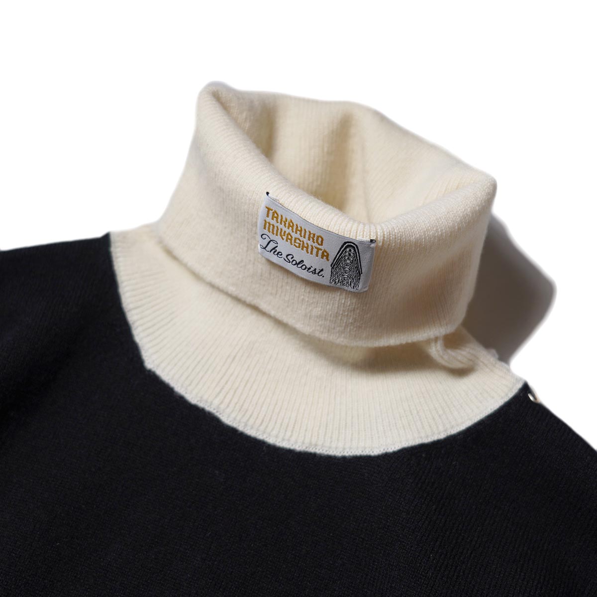 The Soloist / sk.0007AW22 turtle neck sweater. (Black×White)ネック部分