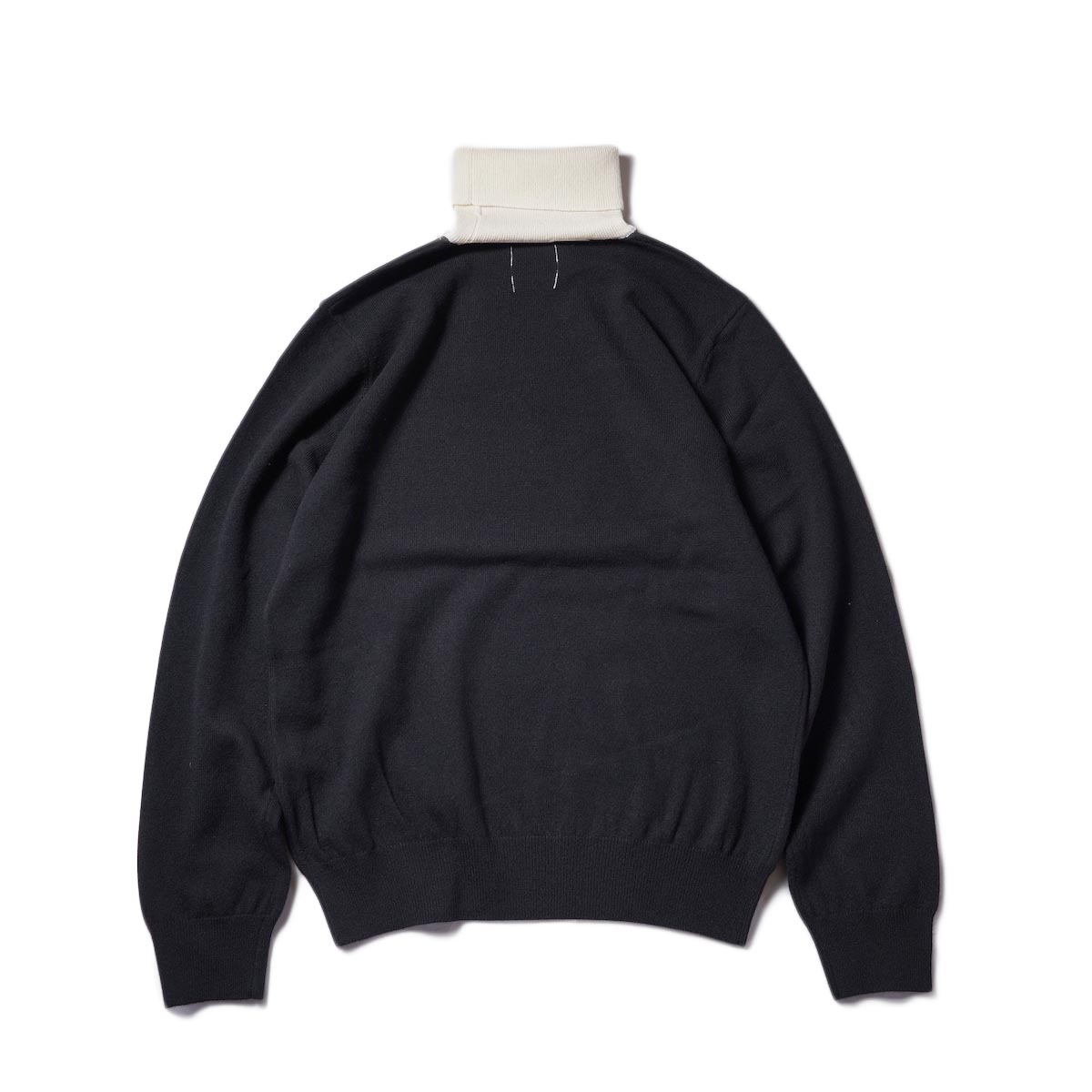 The Soloist / sk.0007AW22 turtle neck sweater. (Black×White)背面