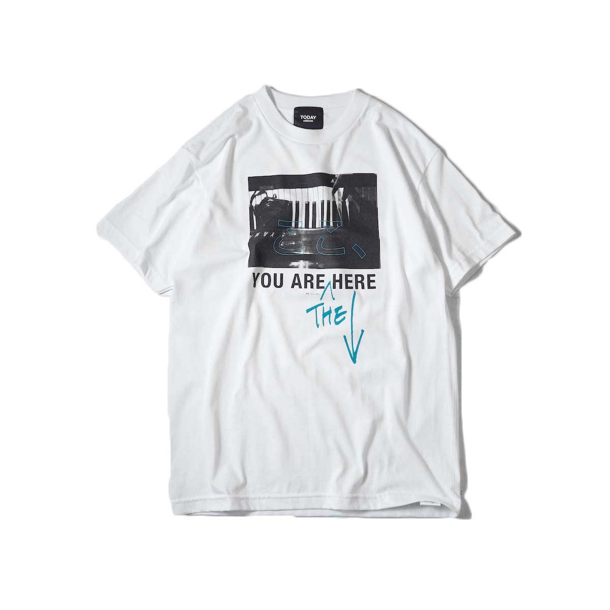 TODAY edition / ここ、Piano SS Tee (White)正面