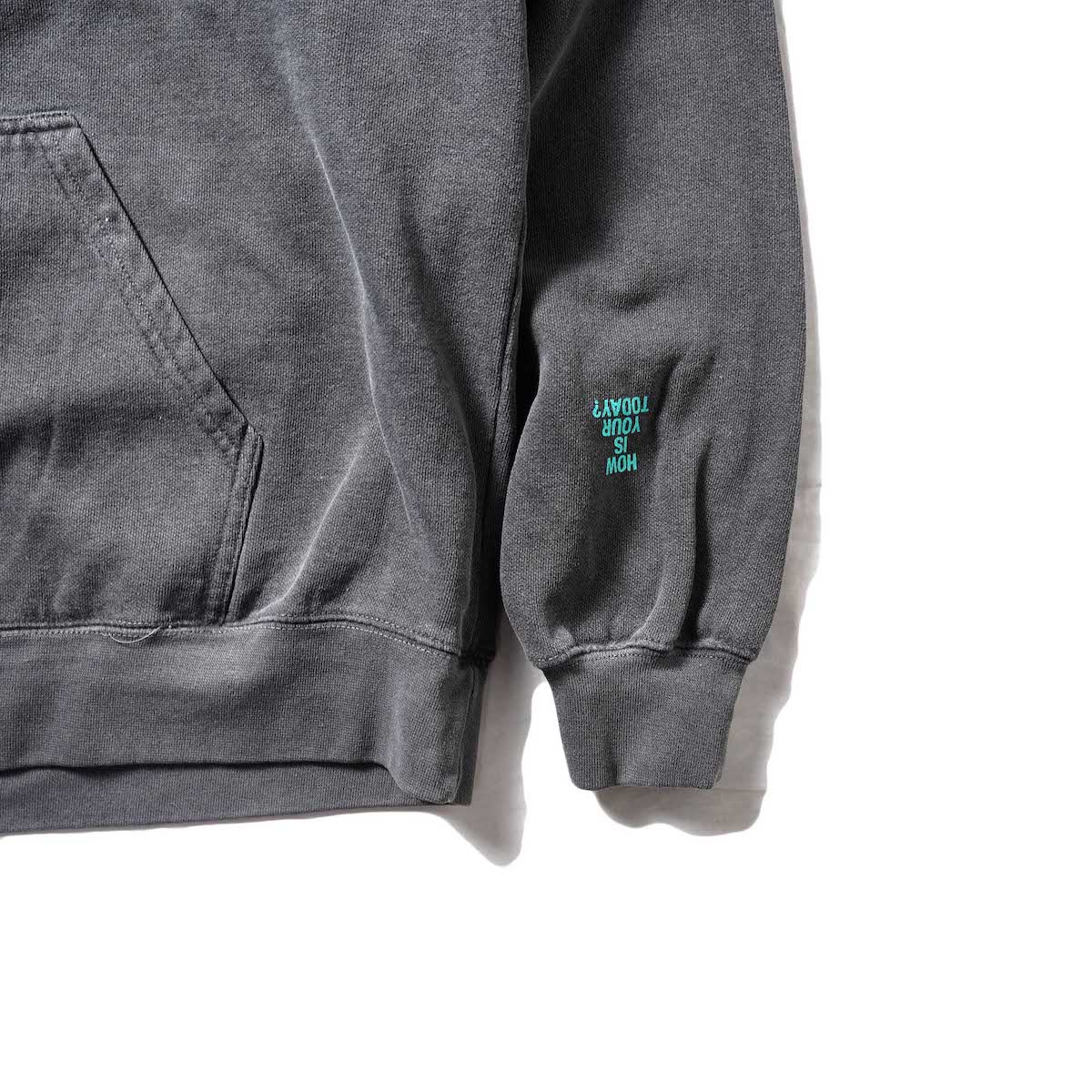 TODAY edition / FLUX sweat parka (Charcoal)裾、袖