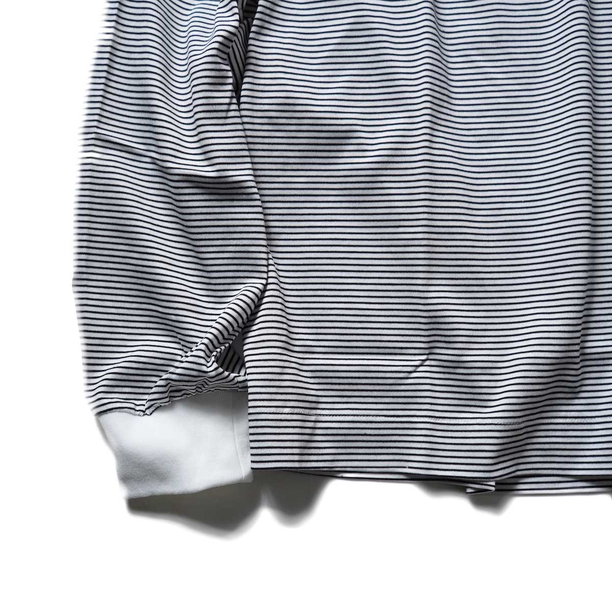 UNIVERSAL PRODUCTS / BORDER L/S T-SHIRT (White)裾、袖