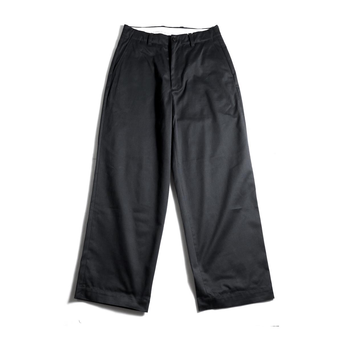 UNIVERSAL PRODUCTS / No Tuck Wide Chino Trousers (Black)正面