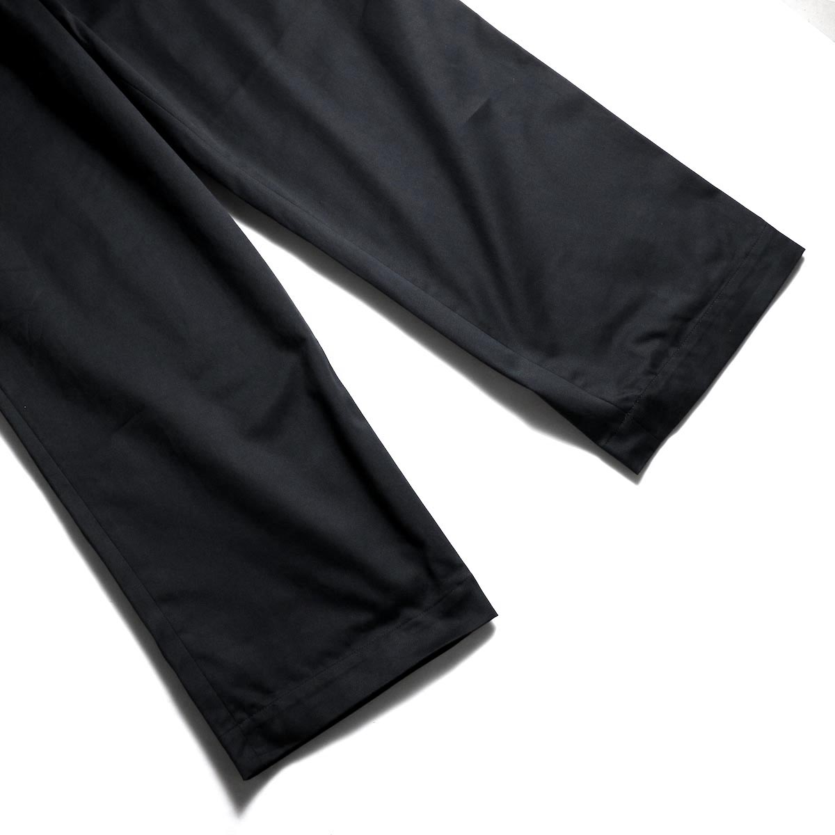 UNIVERSAL PRODUCTS / No Tuck Wide Chino Trousers (Black)裾