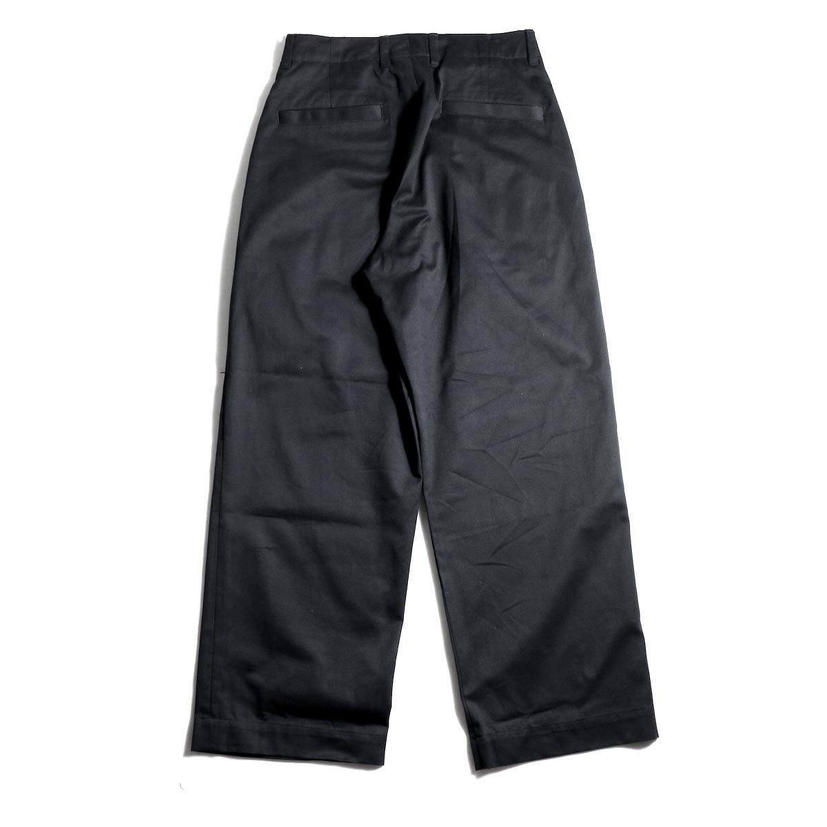 UNIVERSAL PRODUCTS / No Tuck Wide Chino Trousers (Black)背面