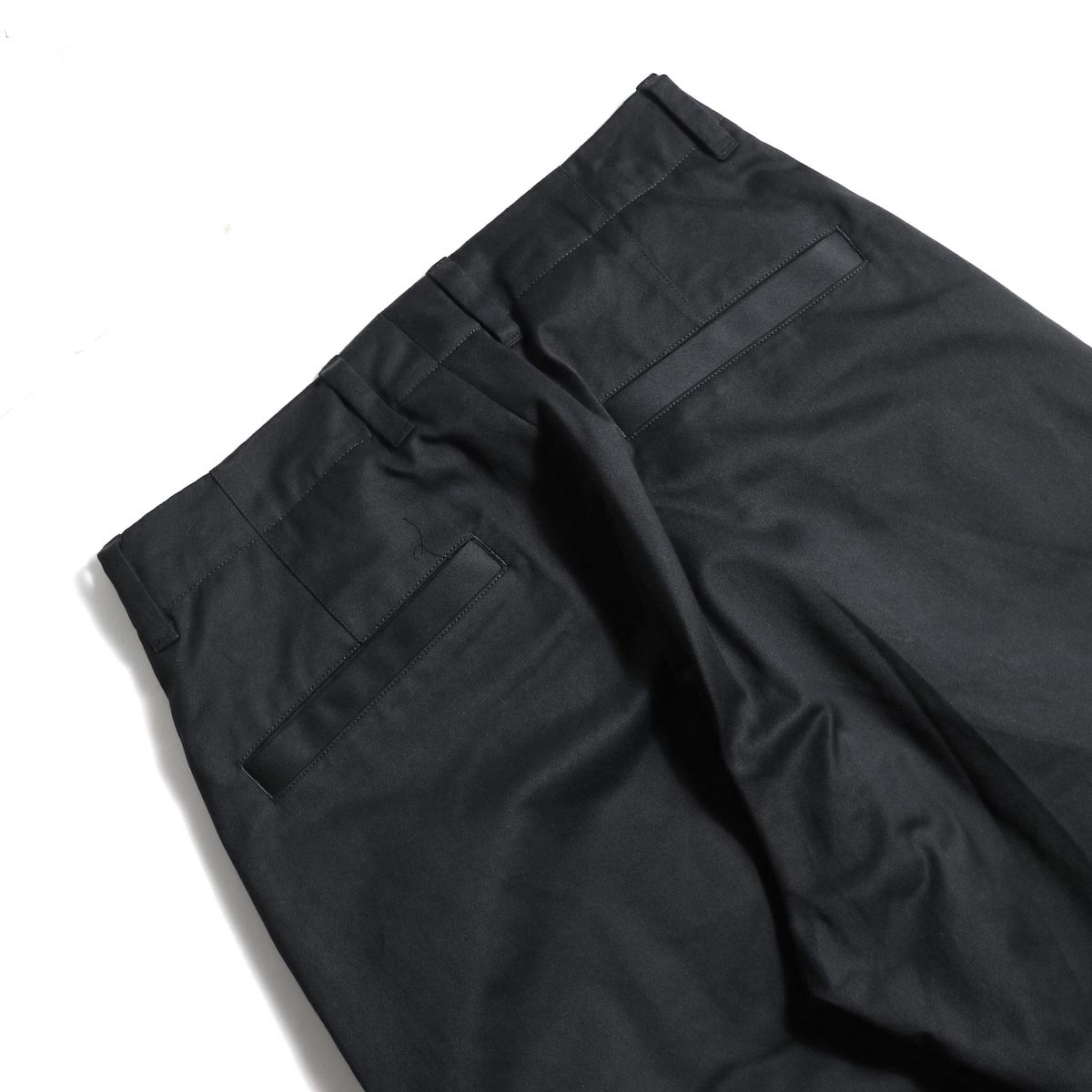 UNIVERSAL PRODUCTS / No Tuck Wide Chino Trousers (Black)ヒップポケット