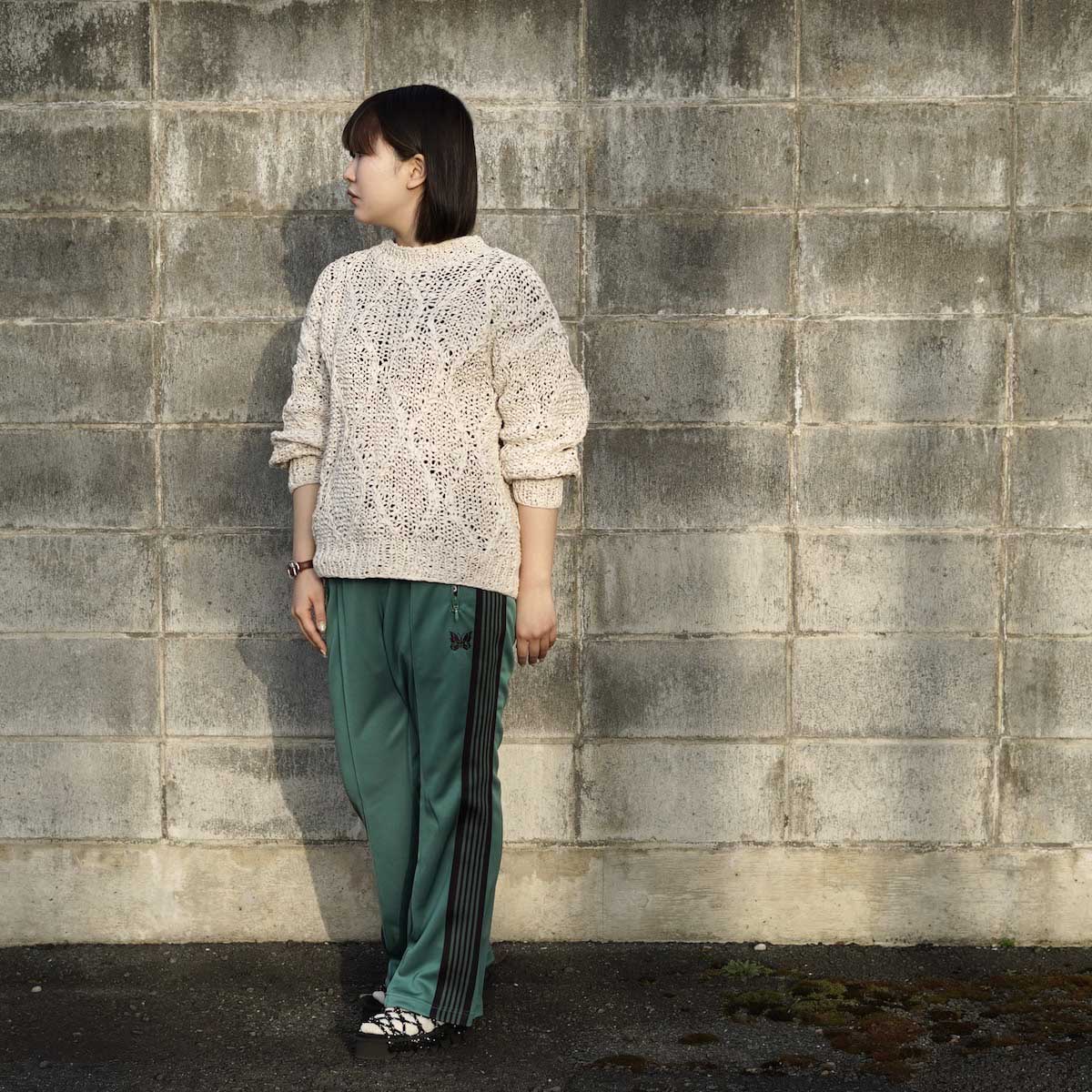 UNUSED / US2336 Gourd Pattern Hand-Knitted Crewneck Sweater (Off White) 身長160cm 着画イメージ