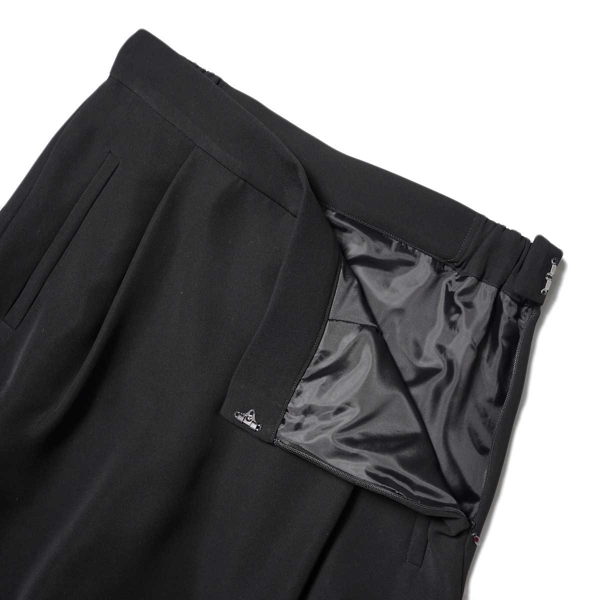 WHYTO. / Wrap Line Pants (Black) 正面ウエスト