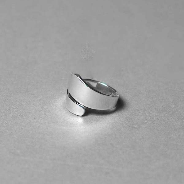 XOLO JEWERLY / Winding Ring